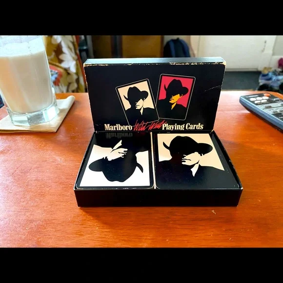 Vintage Marlboro playing cards 🚬 - Picture 1 of 3